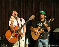 Bushwalla and Jason Mraz. Photo by Dennis Andersen.