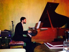 Pianist Keiffer Shackleford. Photo by Liz Abbott.