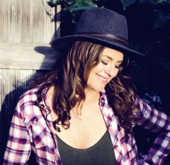 Louise Goffin. Photo by Ruel Lee.