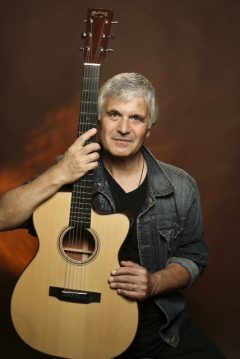 Laurence Juber. Photo: Michael Lamont